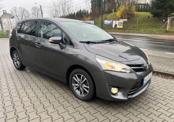 Toyota Verso cena 56999 przebieg: 179999, rok produkcji 2013 z Tarnów małe 781